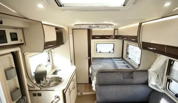 硬朗外觀搭配通透空間，L型沙發＋5臥，獨具一格，塞拉維Z63房車