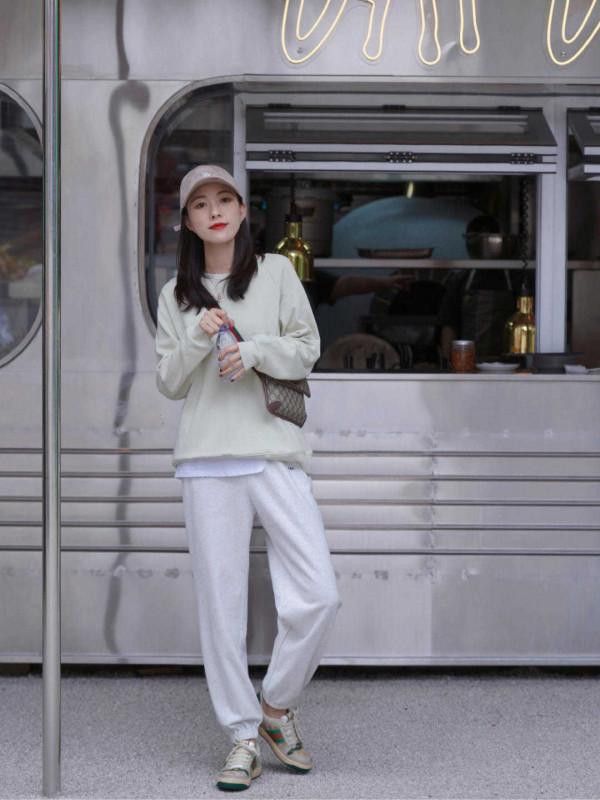 國慶出遊上衣別帶太多,這幾款絕對夠了,讓你青春減齡又時尚 國慶出遊上衣別帶太多,這幾款絕對夠了,讓你青春減齡又時尚