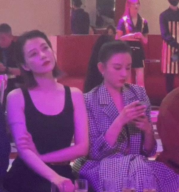 本來以為宋祖兒已經夠漂亮了,高圓圓和她同框卻贏得很徹底 本來以為宋祖兒已經夠漂亮了,高圓圓和她同框卻贏得很徹底