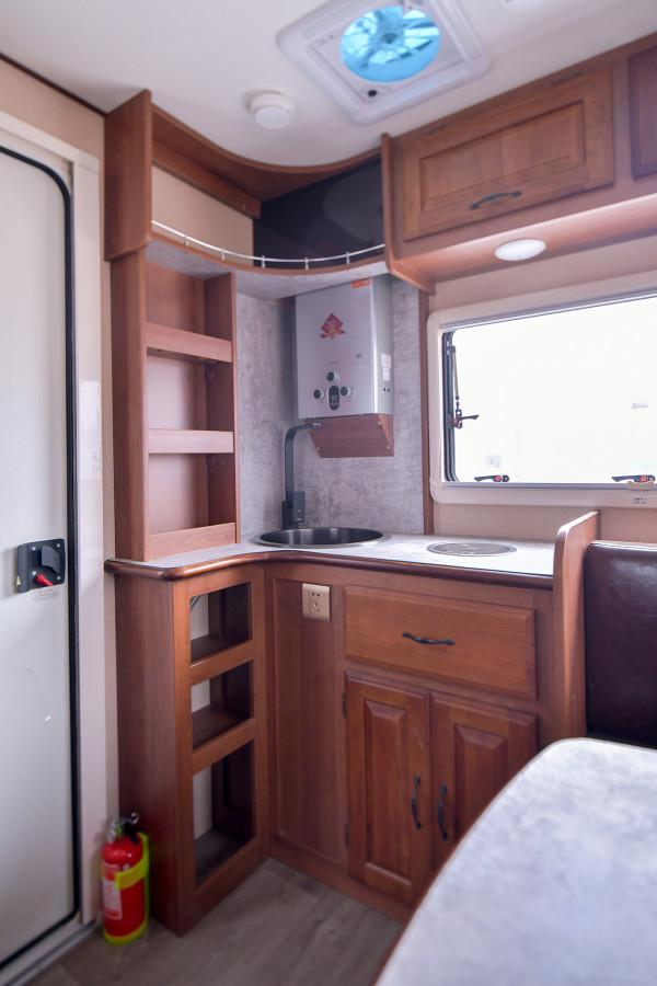 空間實用兩種款式任選 沃德佳5米多可以上路的拖掛房車