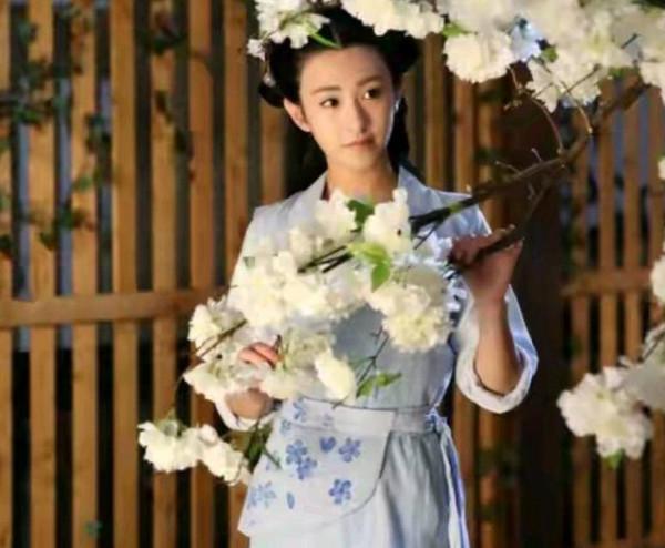 演趙麗穎妹妹，又搭檔張若昀，從女配到女主，朱聖禕真的紅了