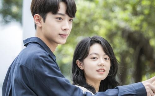 《愛情應該有的樣子》殺青，Baby楊穎與小13歲賴冠霖上演姐弟戀