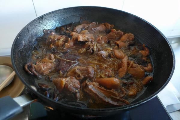 東北特色美食:小雞燉蘑菇!詳細做法來了,附帶步驟圖,趕緊收藏 東北特色美食:小雞燉蘑菇!詳細做法來了,附帶步驟圖,趕緊收藏