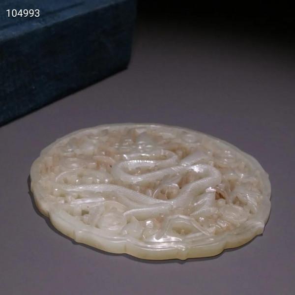 清代 新疆和田玉鏤空雕龍紋玉板