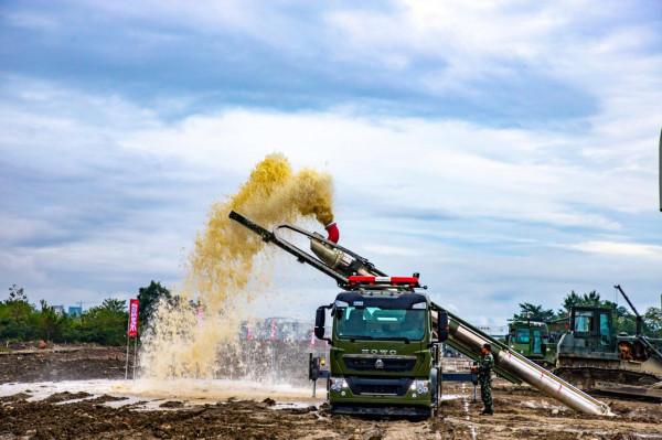 武警新型搶險救援裝備首次集中亮相 武警新型搶險救援裝備首次集中亮相