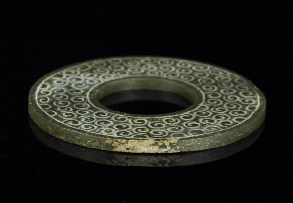 浙江老農挖出800年前的紅棺，專家調查後發現，墓主的身份不簡單