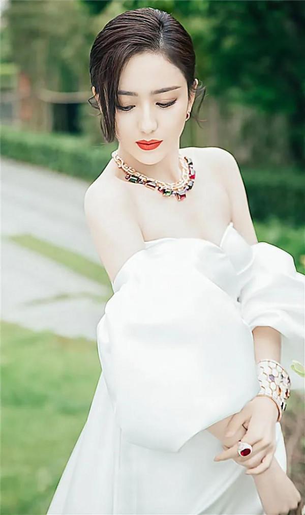 佟麗婭驚豔寫真集