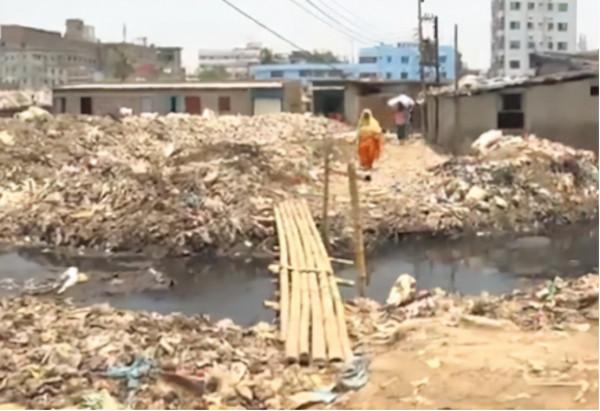 孟加拉國首都變成垃圾廠,生命之後裡沒有一條活魚 孟加拉國首都變成垃圾廠,生命之後裡沒有一條活魚