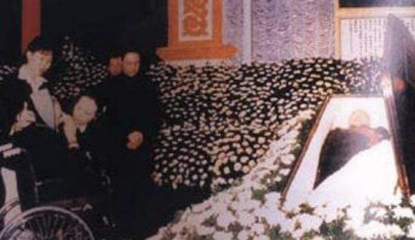 1988年蔣經國病逝，收到訊息後鄧小平嘆息：可惜，經國死得太早了