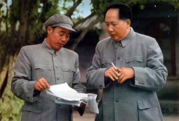 毛主席率200人撤退，敵人追至不足一里地，毛主席：做好最壞準備