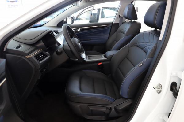 舊貌換新顏 國民家轎再添新成員 實拍2021款吉利帝豪GL UP