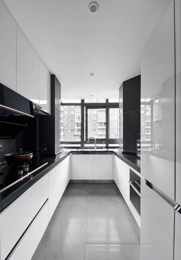 95平現代簡約三室 時尚經典黑白灰