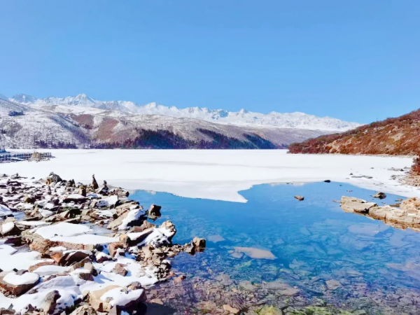 四川人看藍冰奇觀,不用再去貝加爾湖了,就在川西這個免費冷門地 四川人看藍冰奇觀,不用再去貝加爾湖了,就在川西這個免費冷門地