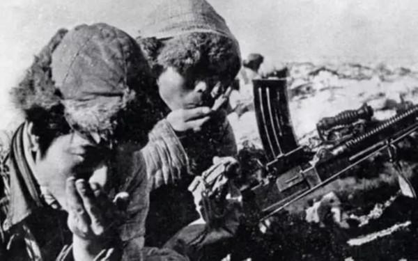 抗美援朝戰爭中,志願軍的出乎意料的一炮,竟隔山打爆美軍飛機 抗美援朝戰爭中,志願軍的出乎意料的一炮,竟隔山打爆美軍飛機