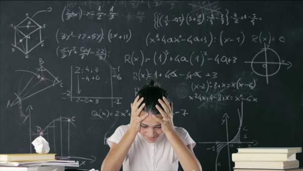 別人在家不學習。而我在家學習。但我考得卻比她差，你怎麼看？