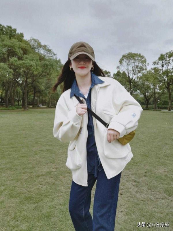 秋冬厚外套怎麼搭？加絨牛仔外套搭配緊身牛仔褲，保暖又洋氣