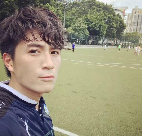 恭喜！TVB知名綠葉升級當爸，妻子僅用15分鐘便成功分娩產下一子