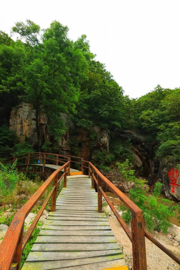 遼寧又發現神秘龍潭，被遊客稱為東北小九寨，人間仙境、天然氧吧