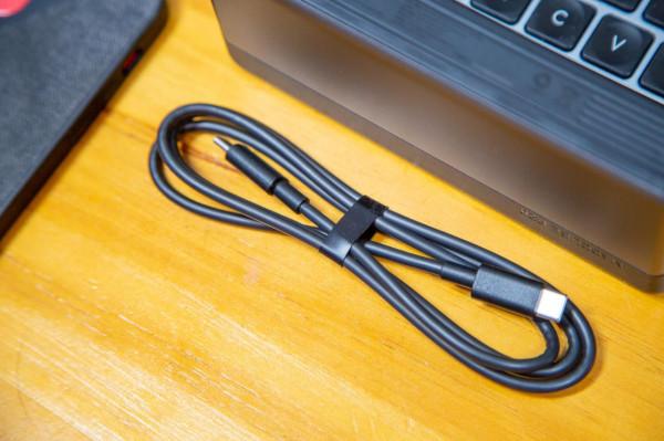 聊一款支援雙向65W快充的移動電源：AOHi 充電寶評測分享