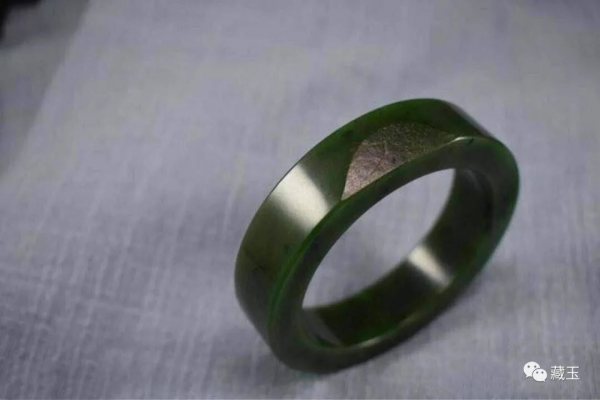那些極為特殊的和田玉手鐲,誰不想擁有一個 那些極為特殊的和田玉手鐲,誰不想擁有一個