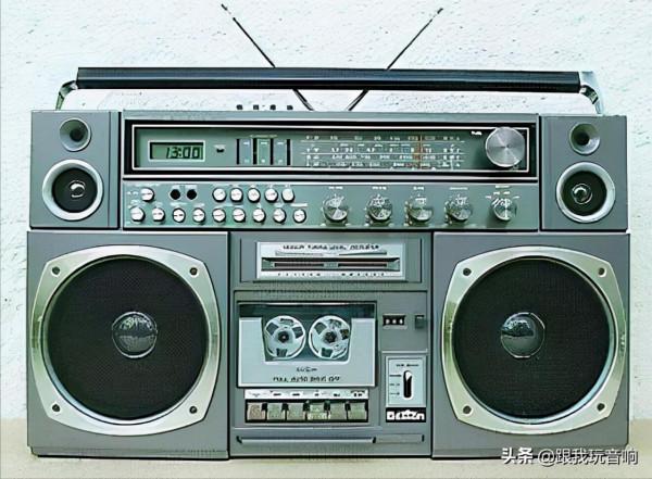 一款漂亮的80年代行動式音響 貝斯頓Beston 4000 收音機 錄音機 一款漂亮的80年代行動式音響 貝斯頓Beston 4000 收音機 錄音機