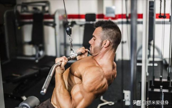 想要增加背闊肌厚度，多做這3個動作，更有效提升練背效果