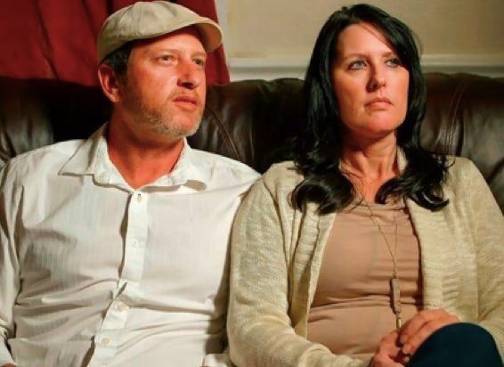 2015年,美國“殘障女”夥同男友殺害母親,被捕後十萬人為其求情 2015年,美國“殘障女”夥同男友殺害母親,被捕後十萬人為其求情