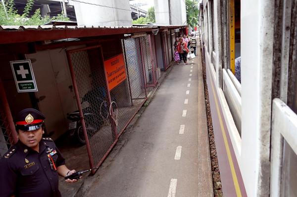 在泰國乘綠皮火車