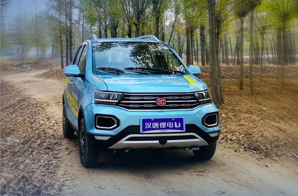 漢唐Q8電動車改款評測：搭載8度鋰電池，續航150公里，適應全路況
