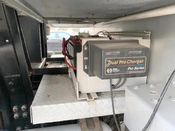 拍賣：美國FBI的主要指揮工具之一&mdash;&mdash;27噸的移動指揮中心卡車