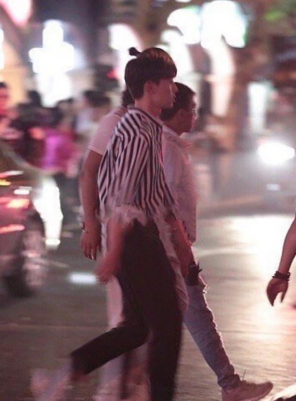 還以為鄧倫坐樹上了,盤點鄧倫那些搞笑的錯位神圖 還以為鄧倫坐樹上了,盤點鄧倫那些搞笑的錯位神圖