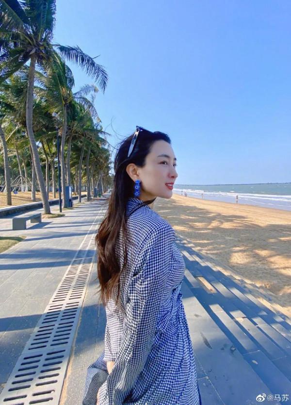 馬蘇在零下二十多度的地方拍戲曬海邊照安慰自己 馬蘇在零下二十多度的地方拍戲曬海邊照安慰自己