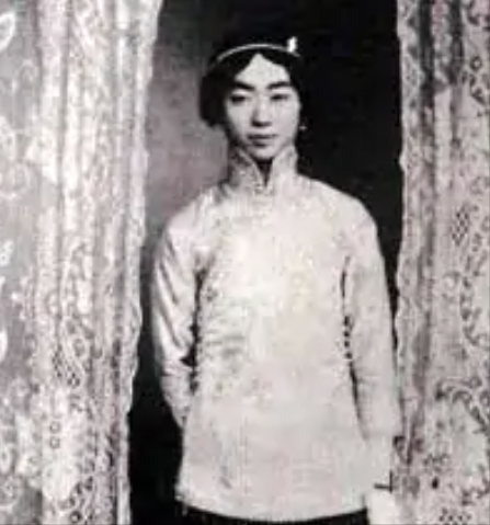 15歲男孩到延安後，朱德等人都來看望，周恩來：你可知父親是誰？