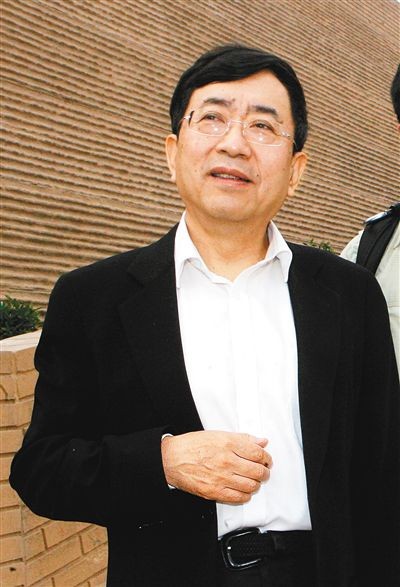 餘秋雨到底水平如何？易中天評價很犀利，但不及金庸風趣幽默