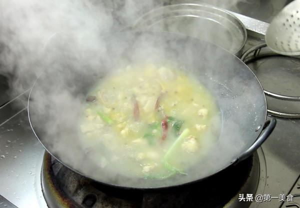 雞肉鮮嫩有竅門，不要直接下鍋炒，多加這一步，肉質滑嫩又酸辣
