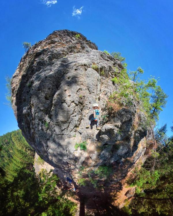 美國4歲萌娃單板攀巖越野樣樣行？爹媽超愛戶外運動，娃也不簡單