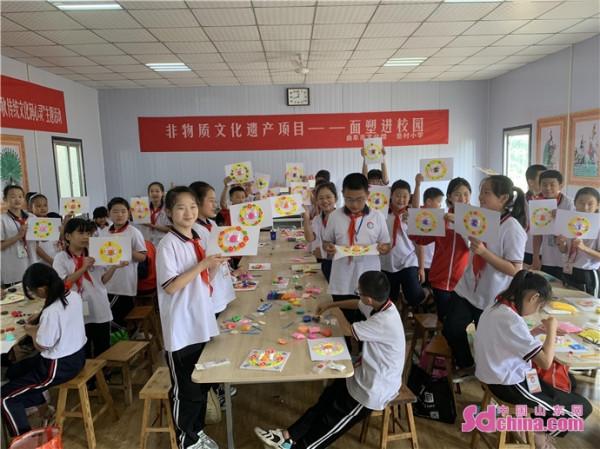 捏麵塑傳非遺，鄉村“復興少年宮”裡別樣過中秋