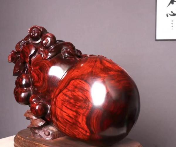 童子抱葫蘆，福祿大雙全！別樣設計紫檀木雕作品