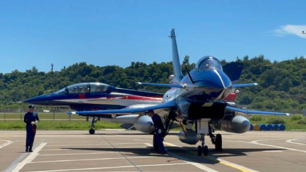 殲-16D無偵8相繼亮相航展 只差轟20助陣 我們到底還有多少黑科技 殲-16D無偵8相繼亮相航展 只差轟20助陣 我們到底還有多少黑科技