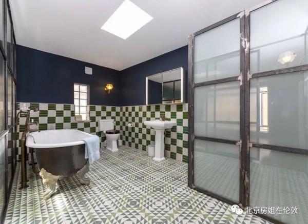 Madness樂隊主唱Suggs前住宅要價£1,950,000,附帶一個鍍金酒吧 Madness樂隊主唱Suggs前住宅要價£1,950,000,附帶一個鍍金酒吧