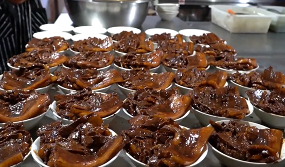 山東秘製扣肉店，一碗扣肉一斤豬肉，48元一碗日賣好幾萬