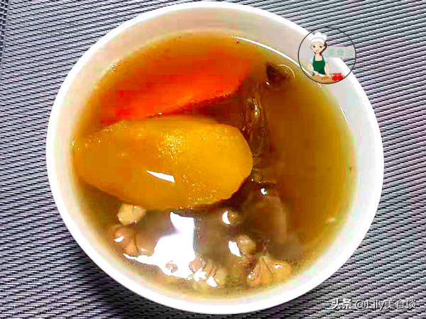 冬天，蘋果和核桃一起煮，我家一週喝一回，很多人還不懂有什麼用