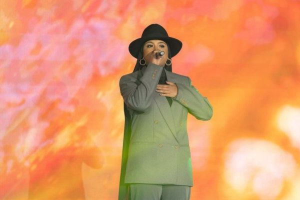 27歲女歌手因生子去世!昏迷11天后死於子癇,和老公已育有一女 27歲女歌手因生子去世!昏迷11天后死於子癇,和老公已育有一女