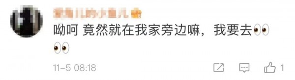 上海街頭驚現透明房！24小時有人住裡面吃喝睡覺，圍觀者直接看光光