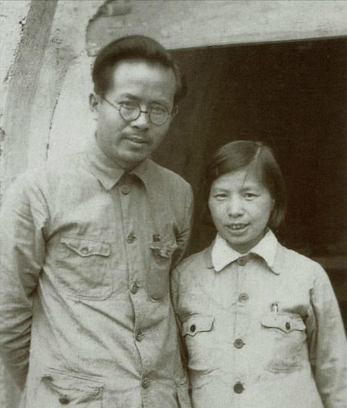 向忠發叛變後，周恩來派美女特工救關嚮應，巧使妙計讓其順利脫險