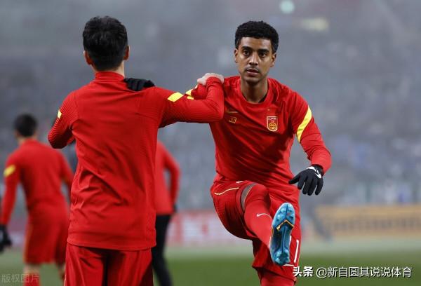 中國隊2比0輸日本算正常，但為什麼上下半場中國隊表現不太一樣？