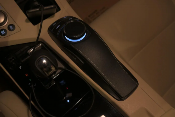 細數二手雷克薩斯ES300h的特點，什麼樣的人適合當車主？