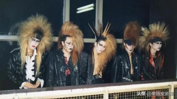 人間理想林佳樹，漫畫界的美男子，曾是工藤靜香的前男友