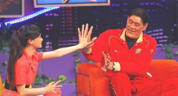 2008年穆鐵柱病逝,兒女都是正常身高,都沒有繼承父親的事業 2008年穆鐵柱病逝,兒女都是正常身高,都沒有繼承父親的事業