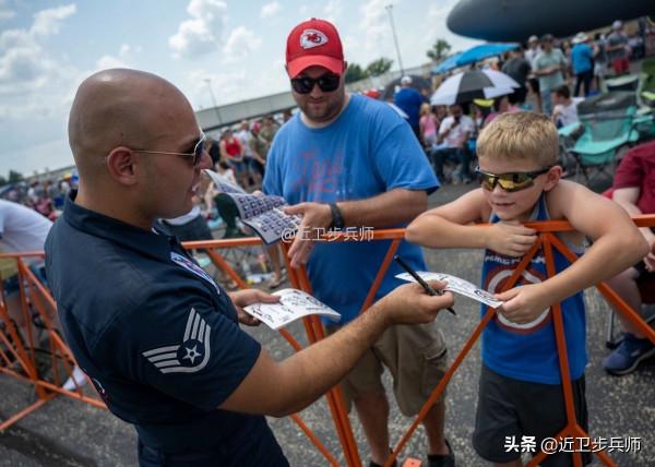 鼓吹美軍新冠死得少沒事?科學研究不同意,何況某些人的兩副面孔 鼓吹美軍新冠死得少沒事?科學研究不同意,何況某些人的兩副面孔